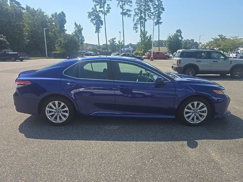 Used 2018 Toyota Camry LE FWD image 4