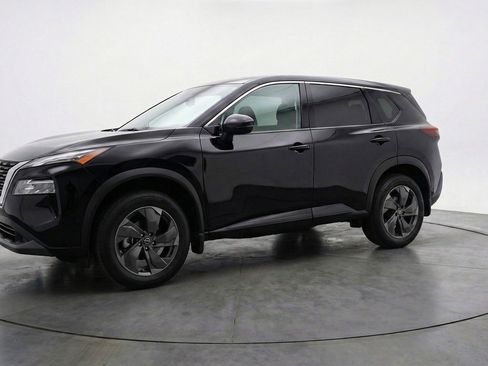 Used 2025 Nissan Rogue SV image 3