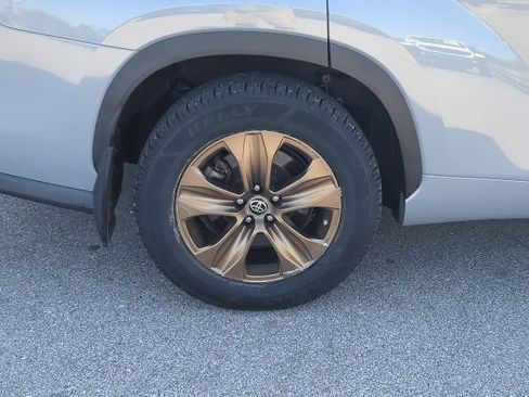 Used 2022 Toyota Highlander Bronze Edition AWD/4WD image 33