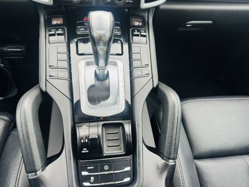 Used 2016 Porsche Cayenne image 17