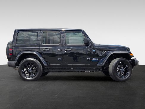 Used 2025 Jeep Wrangler Unlimited Sahara w/ Safety Group AWD/4WD image 4