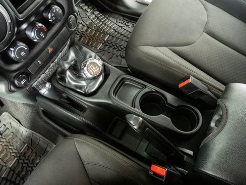 Used 2018 Jeep Wrangler Unlimited Sport w/ Connectivity Group AWD/4WD image 15