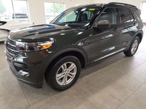 Used 2023 Ford Explorer XLT AWD/4WD image 1