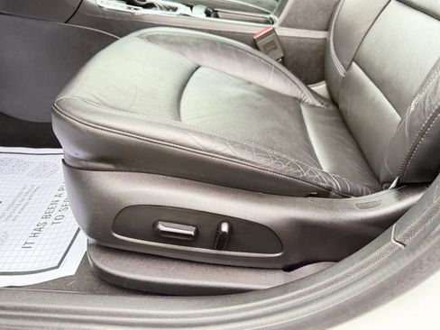 Used 2017 Chevrolet Cruze Premier FWD image 16