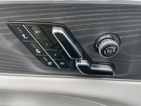Used 2026 Cadillac Lyriq Signature Luxury RWD image 15