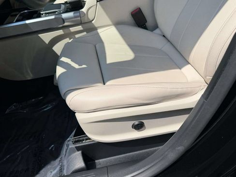 Used 2023 Mercedes-Benz GLB 250 w/ Premium Package image 15