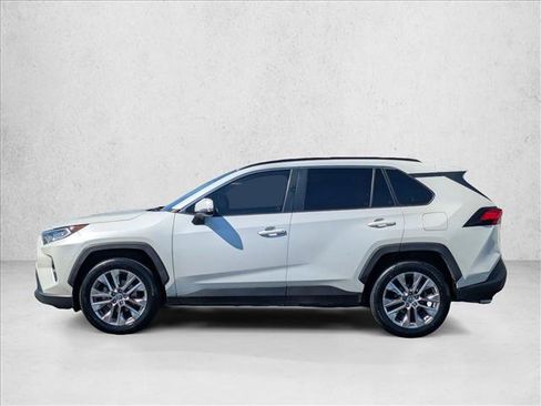 Used 2021 Toyota RAV4 XLE Premium FWD image 9