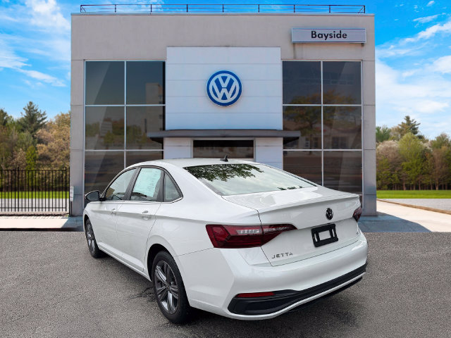 Certified 2023 Volkswagen Jetta SE FWD image 5