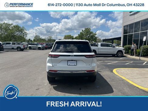 Used 2023 Jeep Grand Cherokee Limited AWD/4WD image 5