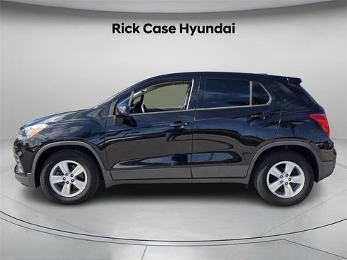 Used 2019 Chevrolet Trax LS image 3