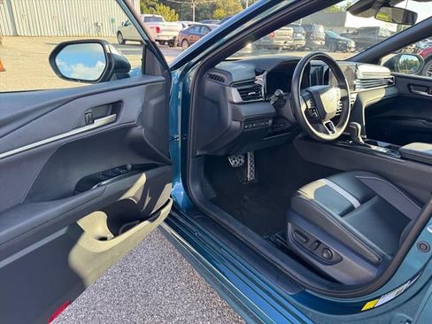 Used 2025 Toyota Camry SE FWD image 14