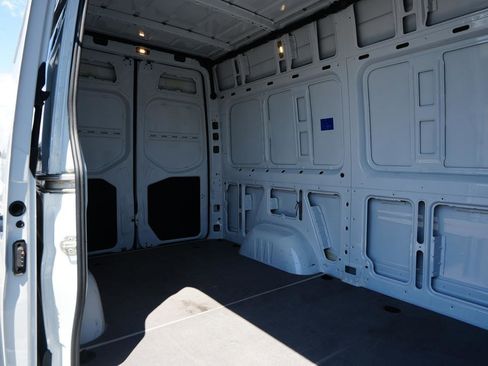 Used 2024 Mercedes-Benz Sprinter 2500 image 9