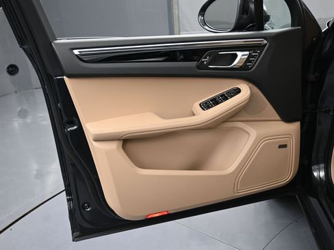New 2026 Porsche Macan image 15
