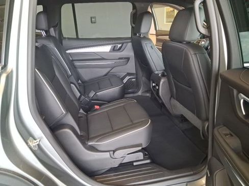 Used 2025 Buick Enclave Preferred image 31