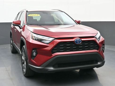 Used 2023 Toyota RAV4 XLE Premium image 8