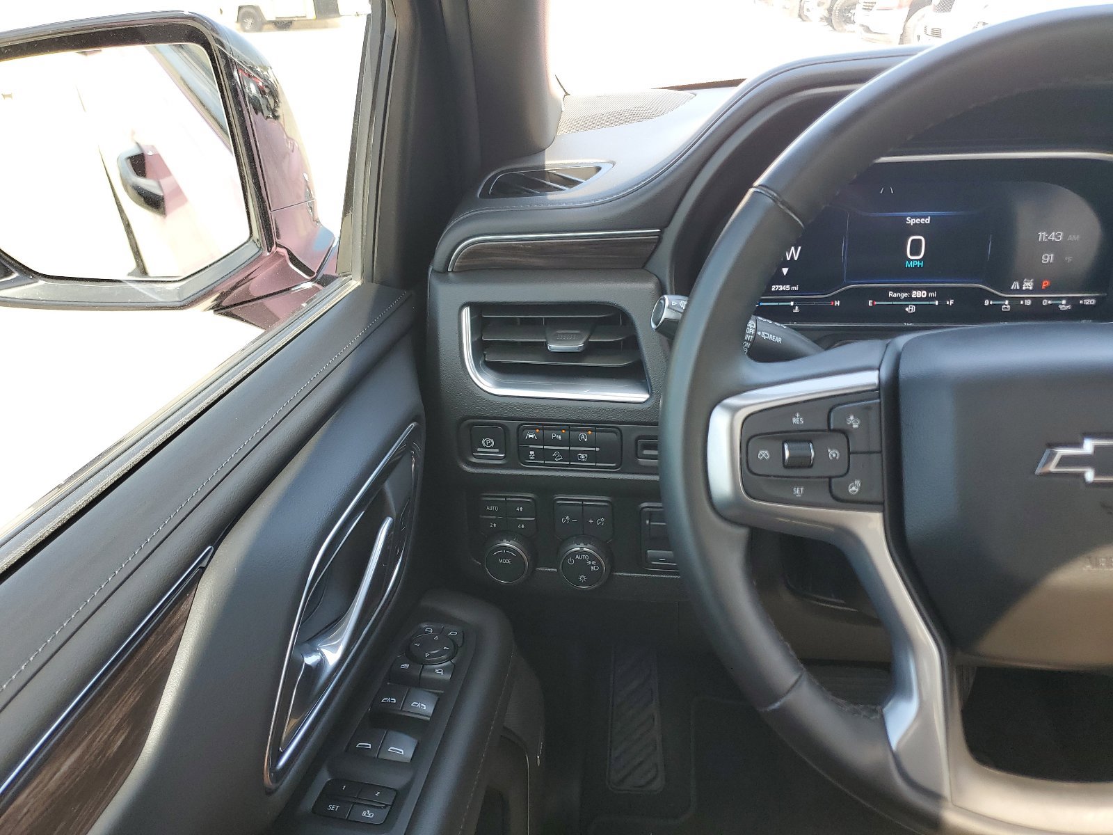 Used 2024 Chevrolet Suburban Z71 w/ Luxury Package AWD/4WD image 20