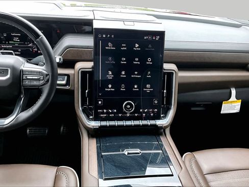 Used 2025 GMC Yukon Denali Ultimate AWD/4WD image 7
