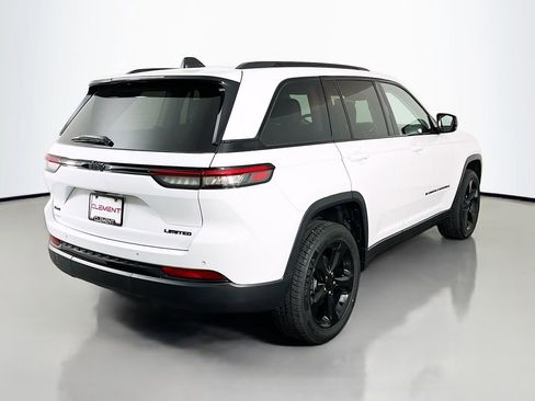 Used 2023 Jeep Grand Cherokee Limited w/ Black Appearance Package AWD/4WD image 7