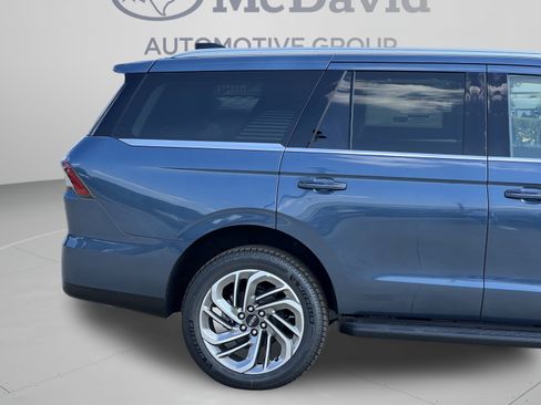 New 2027 Lincoln Navigator Premiere RWD image 29