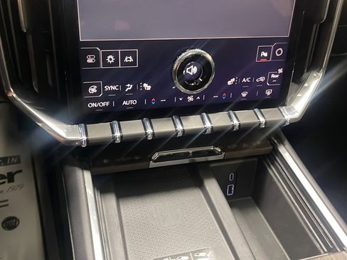 Used 2025 GMC Acadia Denali w/ Super Cruise Package FWD image 11