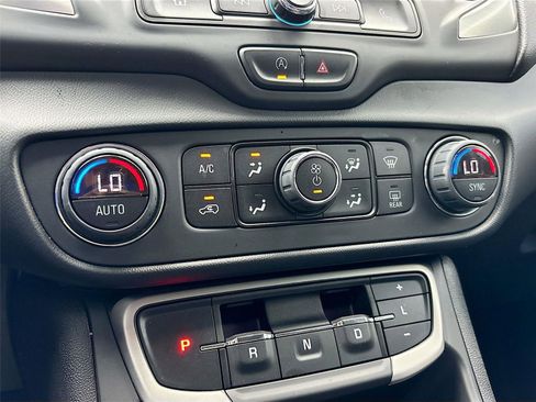 Used 2023 GMC Terrain SLE w/ Driver Convenience Package image 17