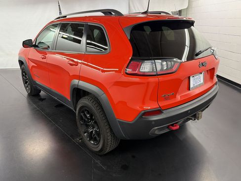 Used 2021 Jeep Cherokee Trailhawk w/ Trailer Tow Group AWD/4WD image 3