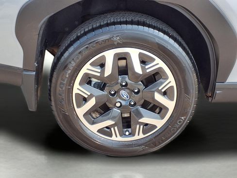 Used 2025 Subaru Forester Premium w/ Convenience Package #1 image 9