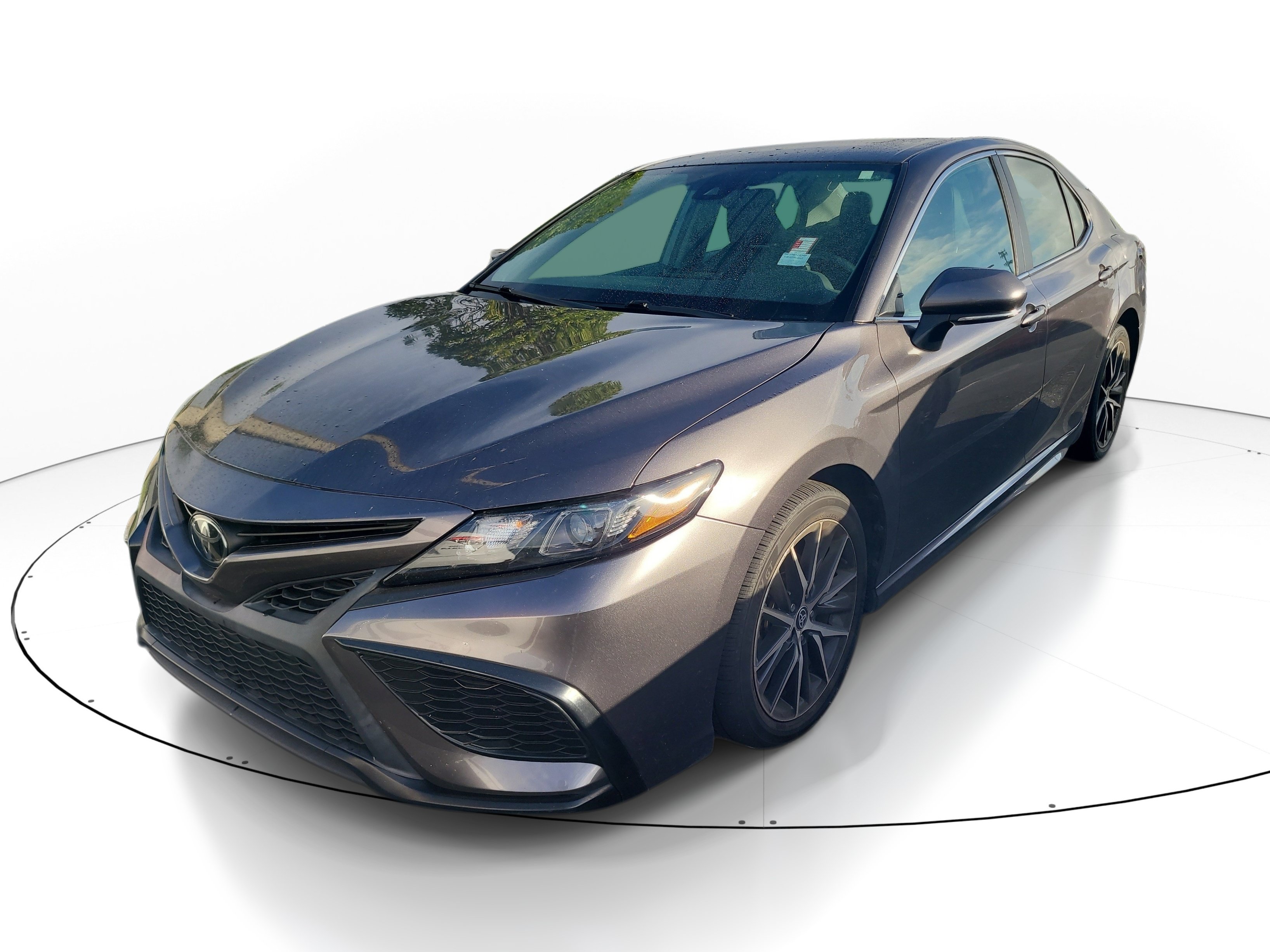 Used 2024 Toyota Camry SE FWD image 3