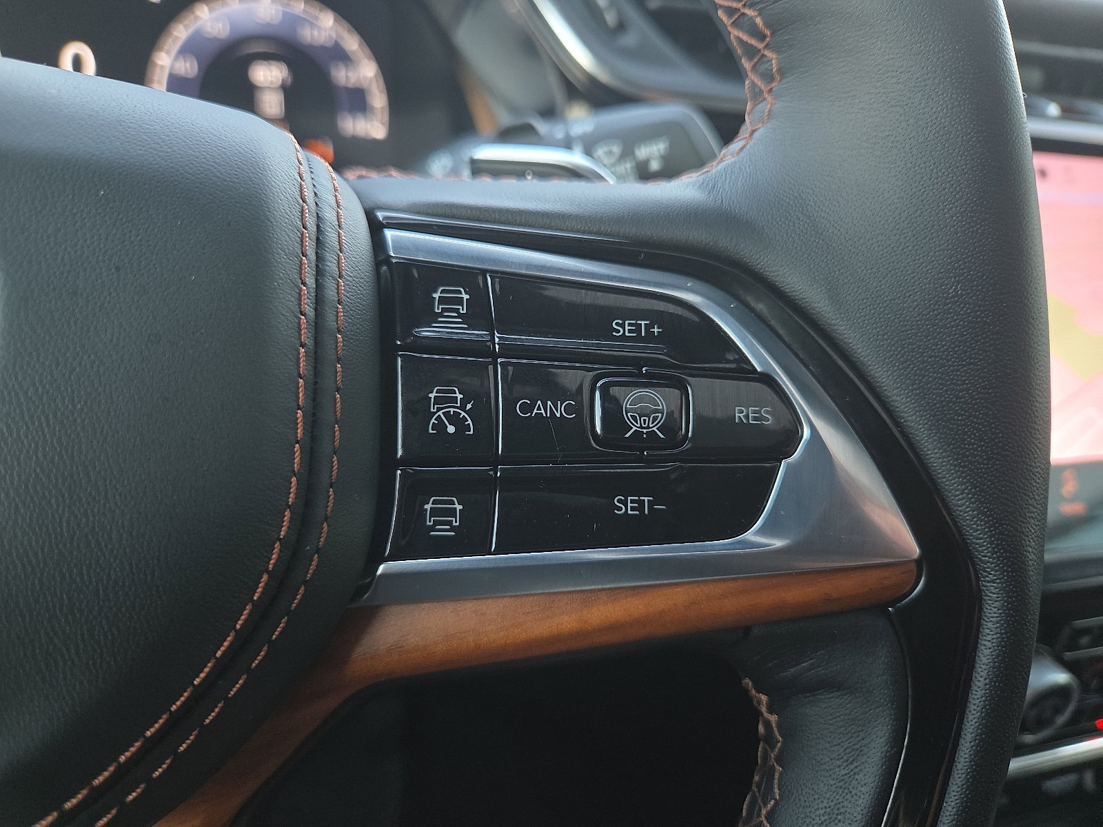 Used 2025 Jeep Grand Cherokee L Summit AWD/4WD image 19
