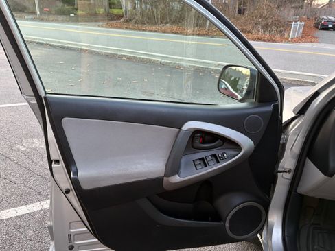 Used 2008 Toyota RAV4 Limited image 12