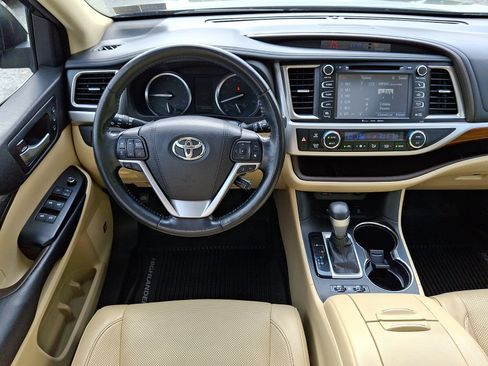 Used 2017 Toyota Highlander Limited Platinum AWD/4WD image 15