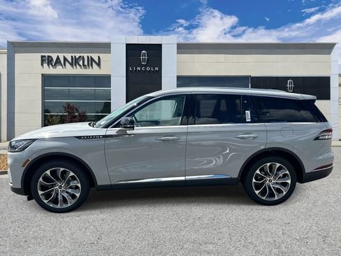New 2027 Lincoln Aviator AWD image 4