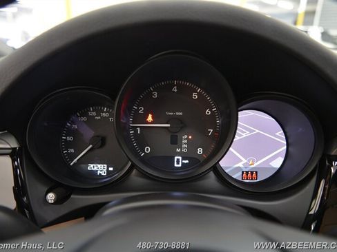 Used 2023 Porsche Macan AWD/4WD image 29