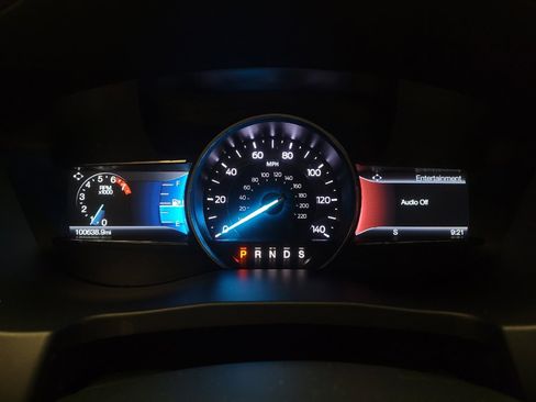 Used 2019 Ford Explorer XLT w/ Equipment Group 202A FWD image 23