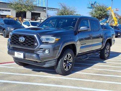 Used 2020 Toyota Tacoma TRD Sport w/ Technology Package image 3