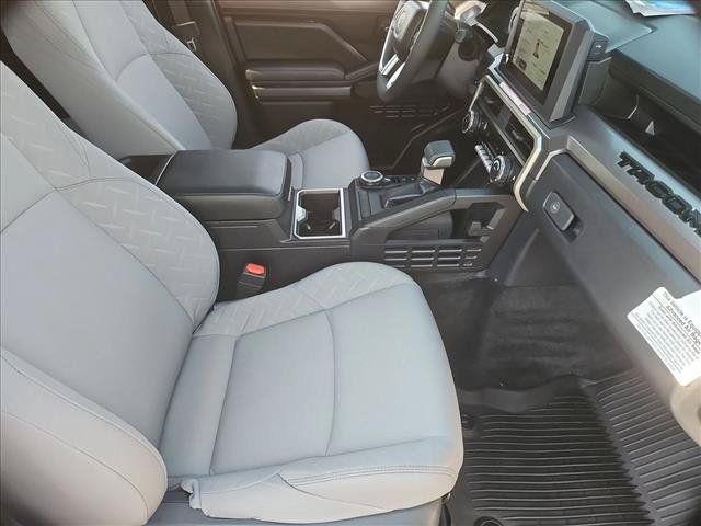 Used 2025 Toyota Tacoma SR5 AWD/4WD image 26