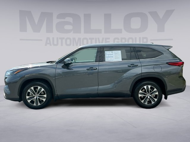 Used 2021 Toyota Highlander XLE AWD/4WD image 2