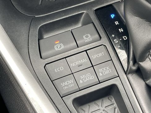 Used 2020 Toyota RAV4 LE w/ All Weather Liner Package AWD/4WD image 28