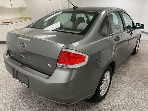 Used 2010 Ford Focus SE image 5