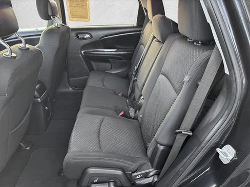 Used 2019 Dodge Journey SE image 17