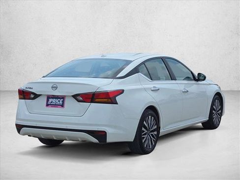 Used 2025 Nissan Altima 2.5 SV FWD image 5