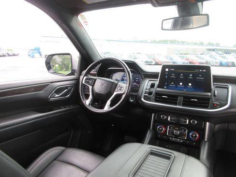 Used 2022 Chevrolet Tahoe Z71 w/ Z71 Off-Road Package AWD/4WD image 29