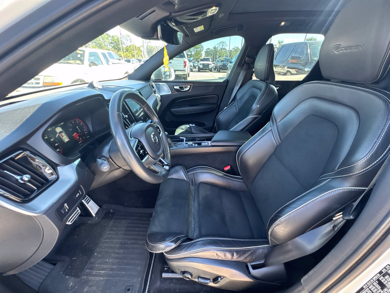 Used 2019 Volvo XC60 T6 R-Design w/ Protection Package Premier AWD/4WD image 15