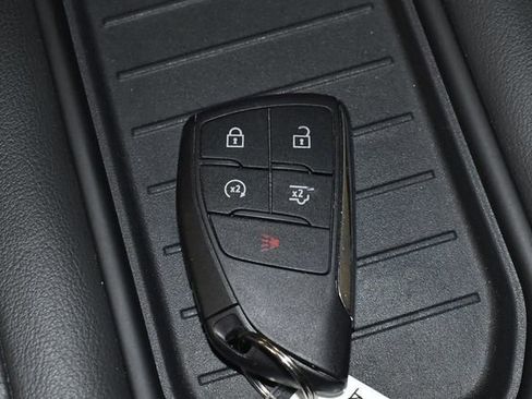 Used 2024 GMC Yukon SLE image 22