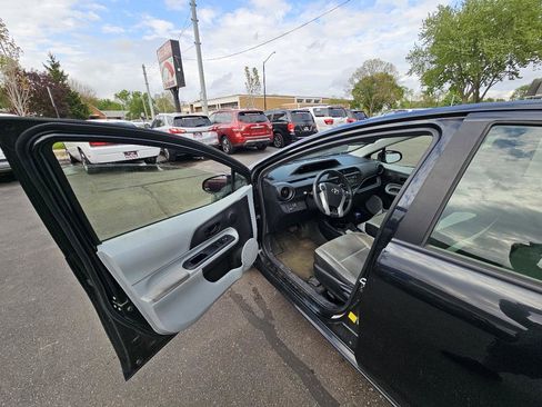 Used 2014 Toyota Prius C One FWD image 18