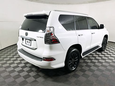 Used 2022 Lexus GX 460 Premium w/ Premium Package image 3