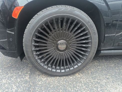 Certified 2022 Cadillac Escalade ESV Sport w/ Touring Package image 6