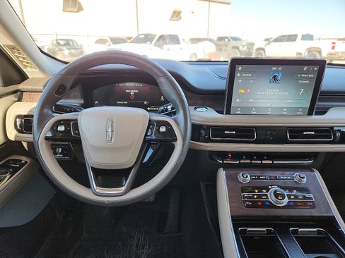 Used 2023 Lincoln Aviator Reserve w/ Equipment Group 201A image 10