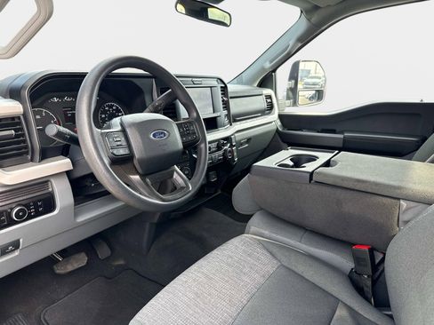Used 2025 Ford F250 XLT image 32