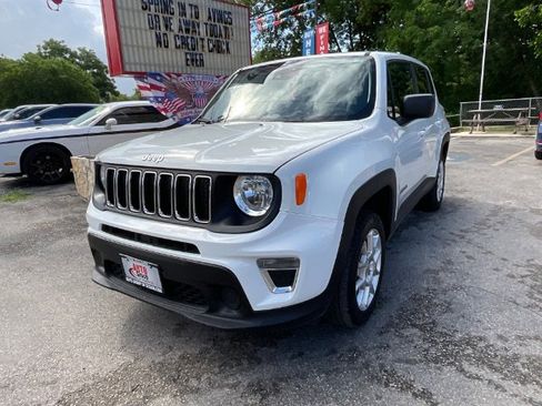 Used 2023 Jeep Renegade Latitude AWD/4WD image 8